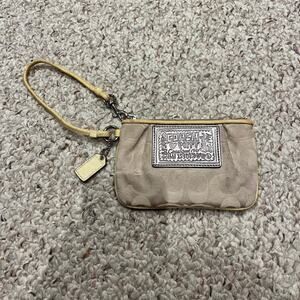 Coach Poppy Wristlet Wallet Beige Logo